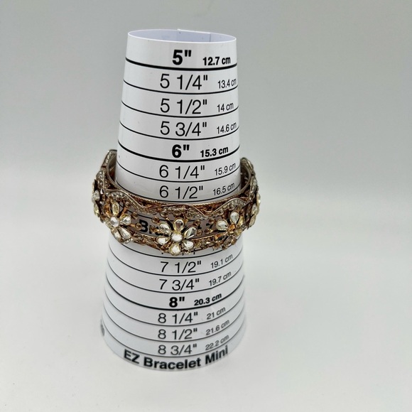 Vintage Floral Rhinestone Gold Tone Bracelet - Picture 7 of 8